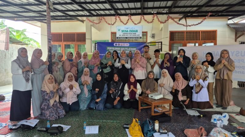 Cegah Diabetes pada Anak dan Remaja, AKAFARMA dan PKK Gampong Geuceu Iniem Edukasi Membaca Nilai Gizi dan Herbal Nusantara