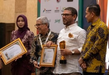 Terima Pimred Award, Nasir Djamil: Pers Harus Kembali ke Rakyat