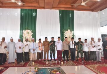 Waled Meureudu Pimpin Dayah Darul Falah Jeunieb, Abu Tanjong Bungong Gelar Peusijuek