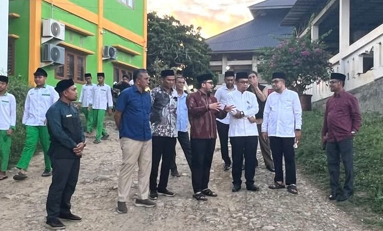 Kunjungi Dayah Darul Quran Aceh, Tenaga Ahli Menag RI Ajak Santri Istiqamah Menghafal Al-Qur’an